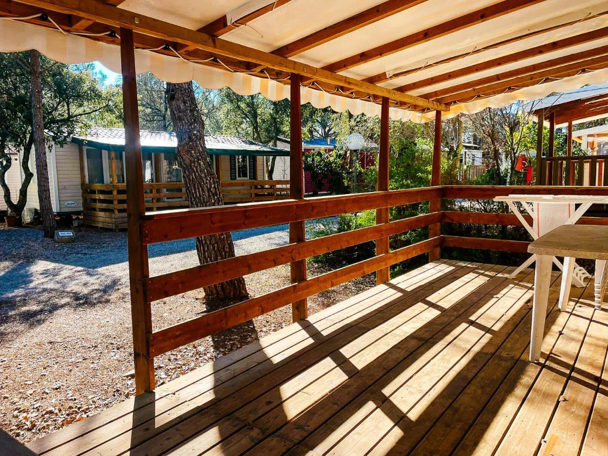 3 Bedroom Chalets Camping Lei Suves - Joycasa Roquebrune-sur-Argens Eksteriør bilde