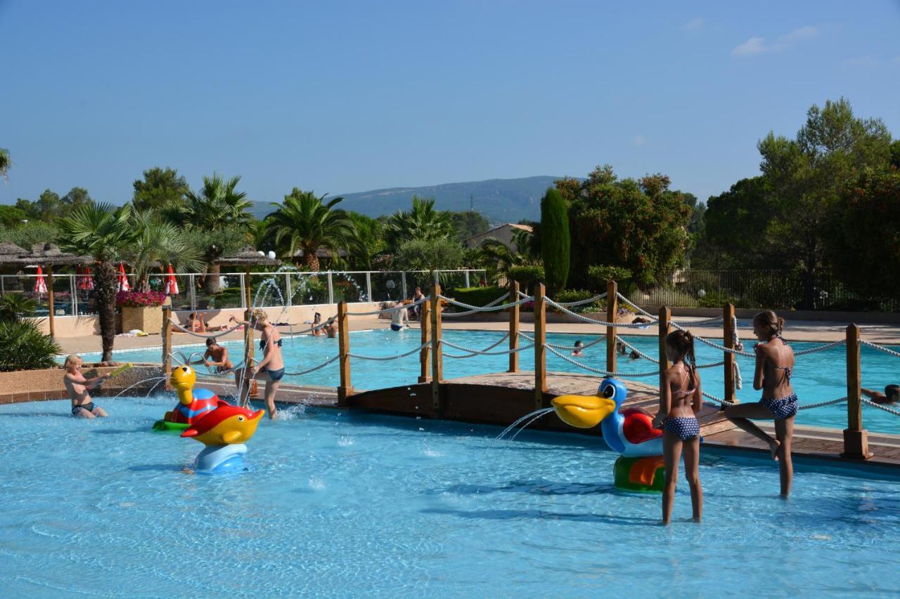 3 Bedroom Chalets Camping Lei Suves - Joycasa Roquebrune-sur-Argens Eksteriør bilde