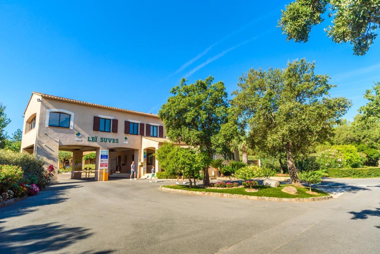 3 Bedroom Chalets Camping Lei Suves - Joycasa Roquebrune-sur-Argens Eksteriør bilde