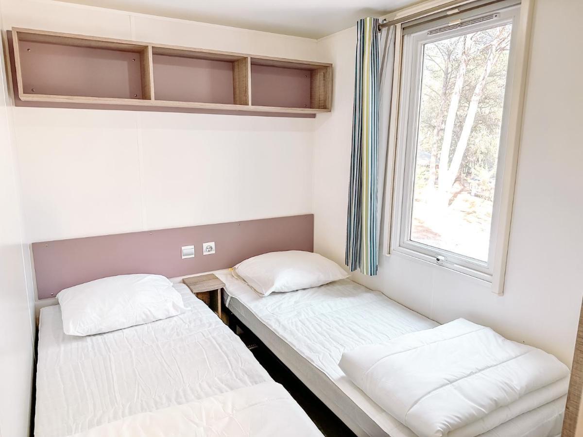 3 Bedroom Chalets Camping Lei Suves - Joycasa Roquebrune-sur-Argens Eksteriør bilde
