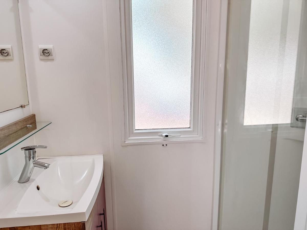 3 Bedroom Chalets Camping Lei Suves - Joycasa Roquebrune-sur-Argens Eksteriør bilde
