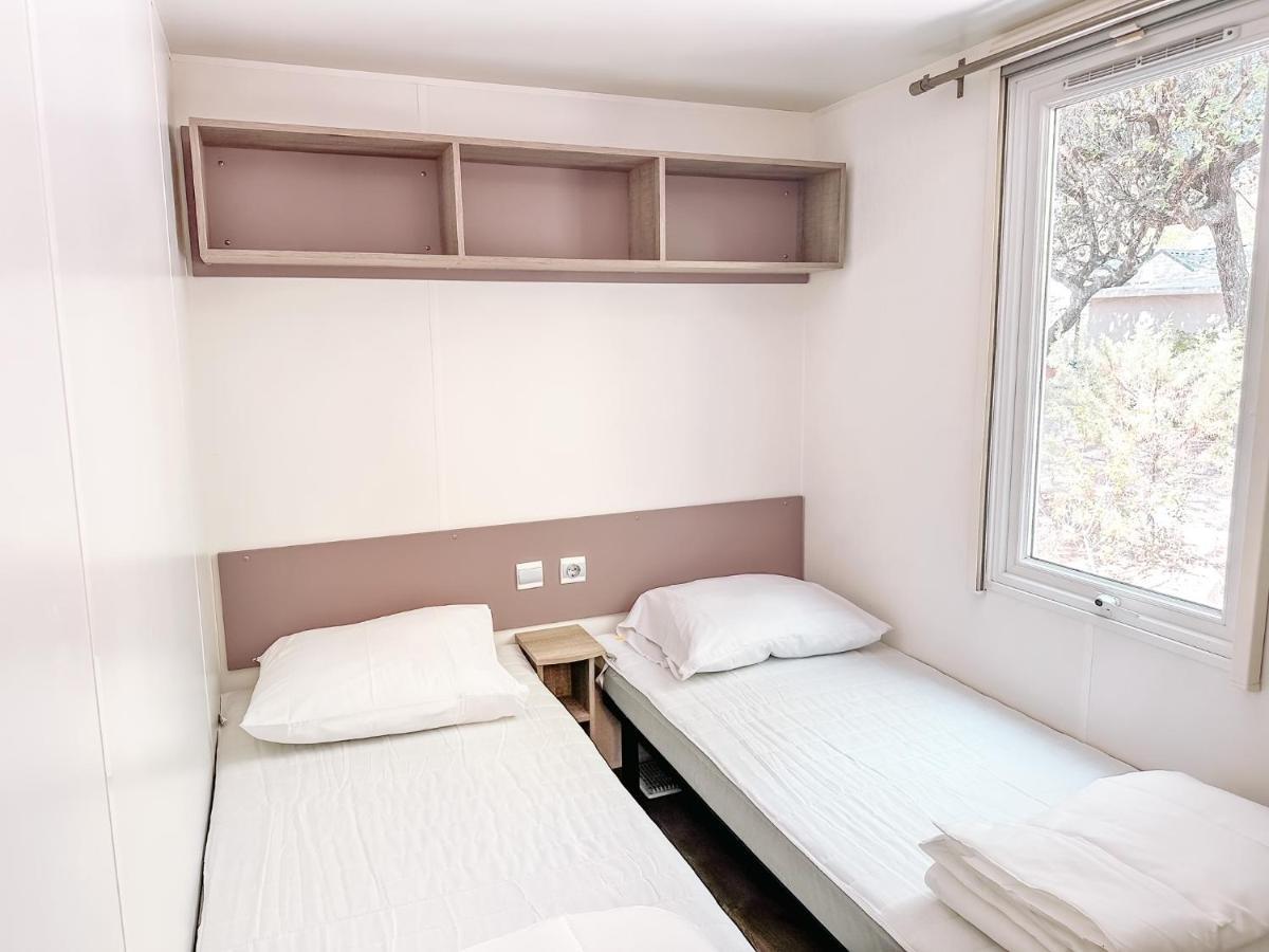 3 Bedroom Chalets Camping Lei Suves - Joycasa Roquebrune-sur-Argens Eksteriør bilde