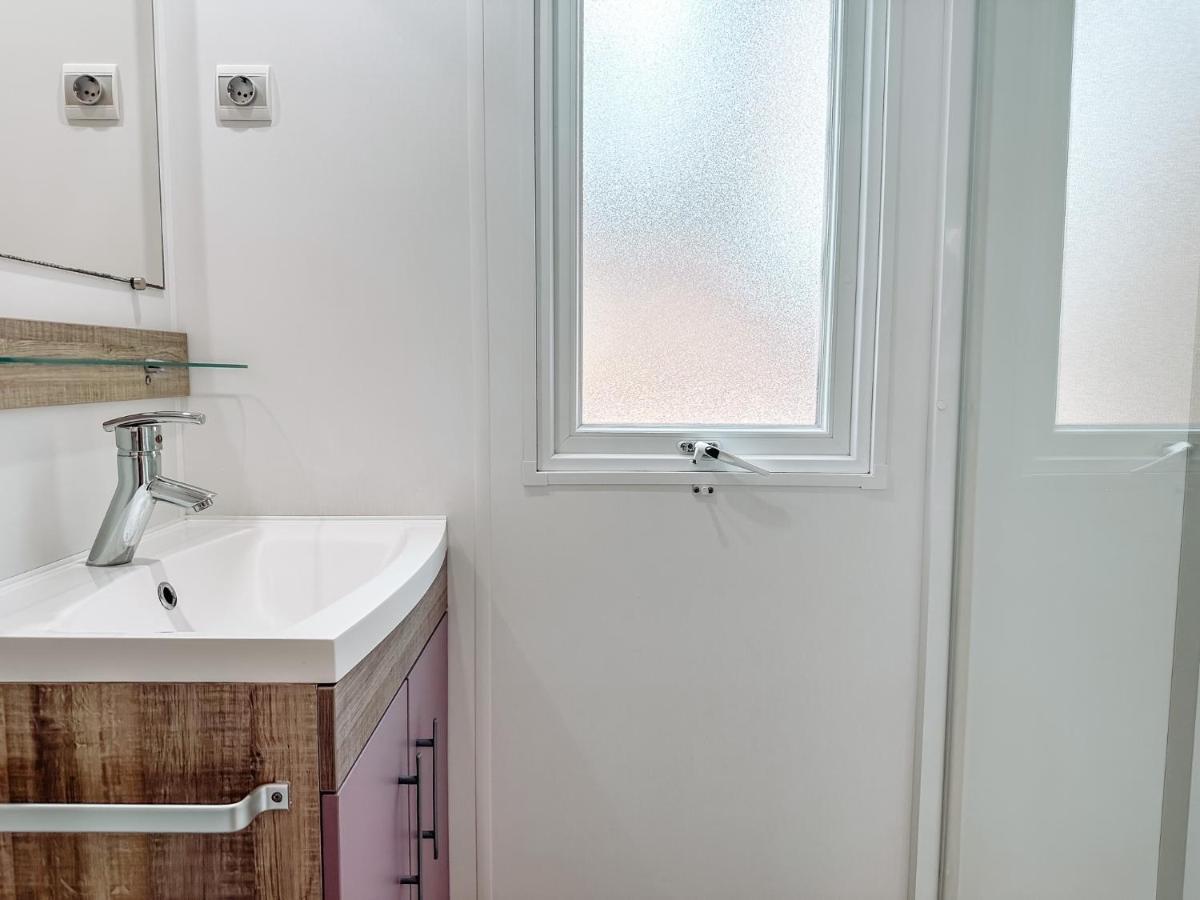 3 Bedroom Chalets Camping Lei Suves - Joycasa Roquebrune-sur-Argens Eksteriør bilde