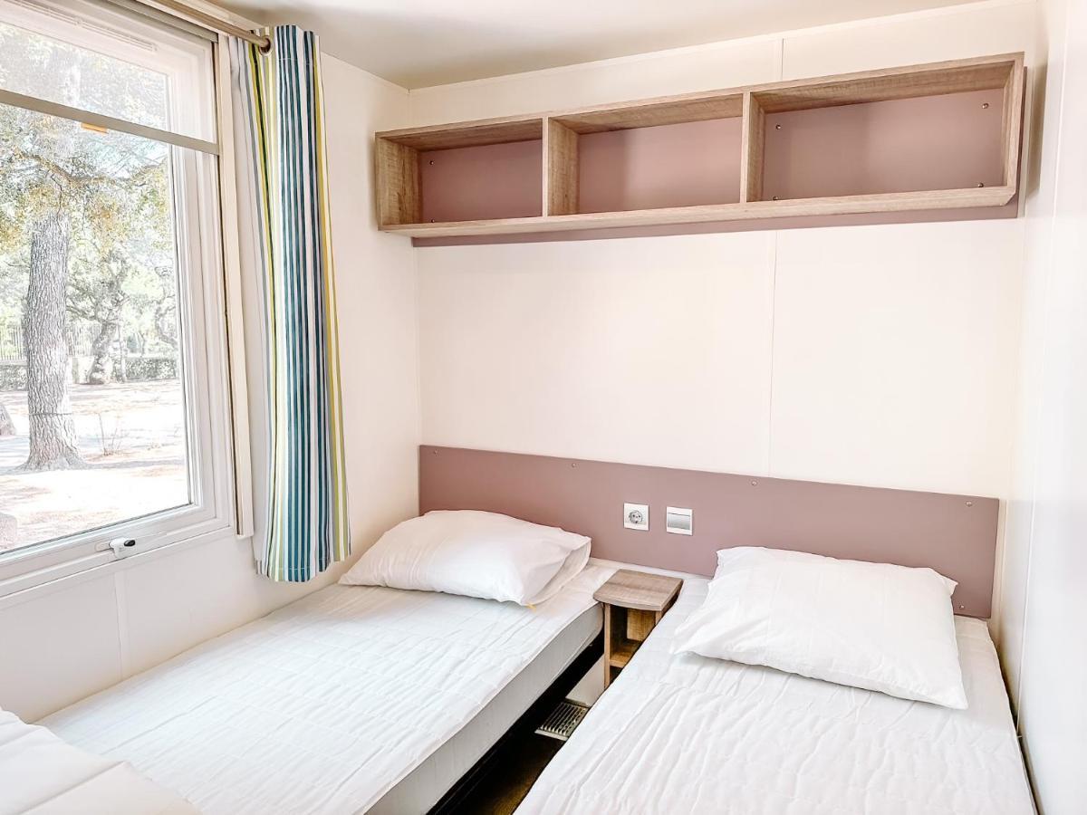 3 Bedroom Chalets Camping Lei Suves - Joycasa Roquebrune-sur-Argens Eksteriør bilde