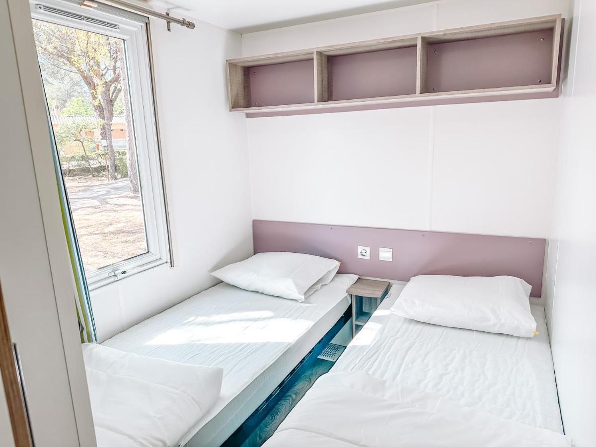 3 Bedroom Chalets Camping Lei Suves - Joycasa Roquebrune-sur-Argens Eksteriør bilde