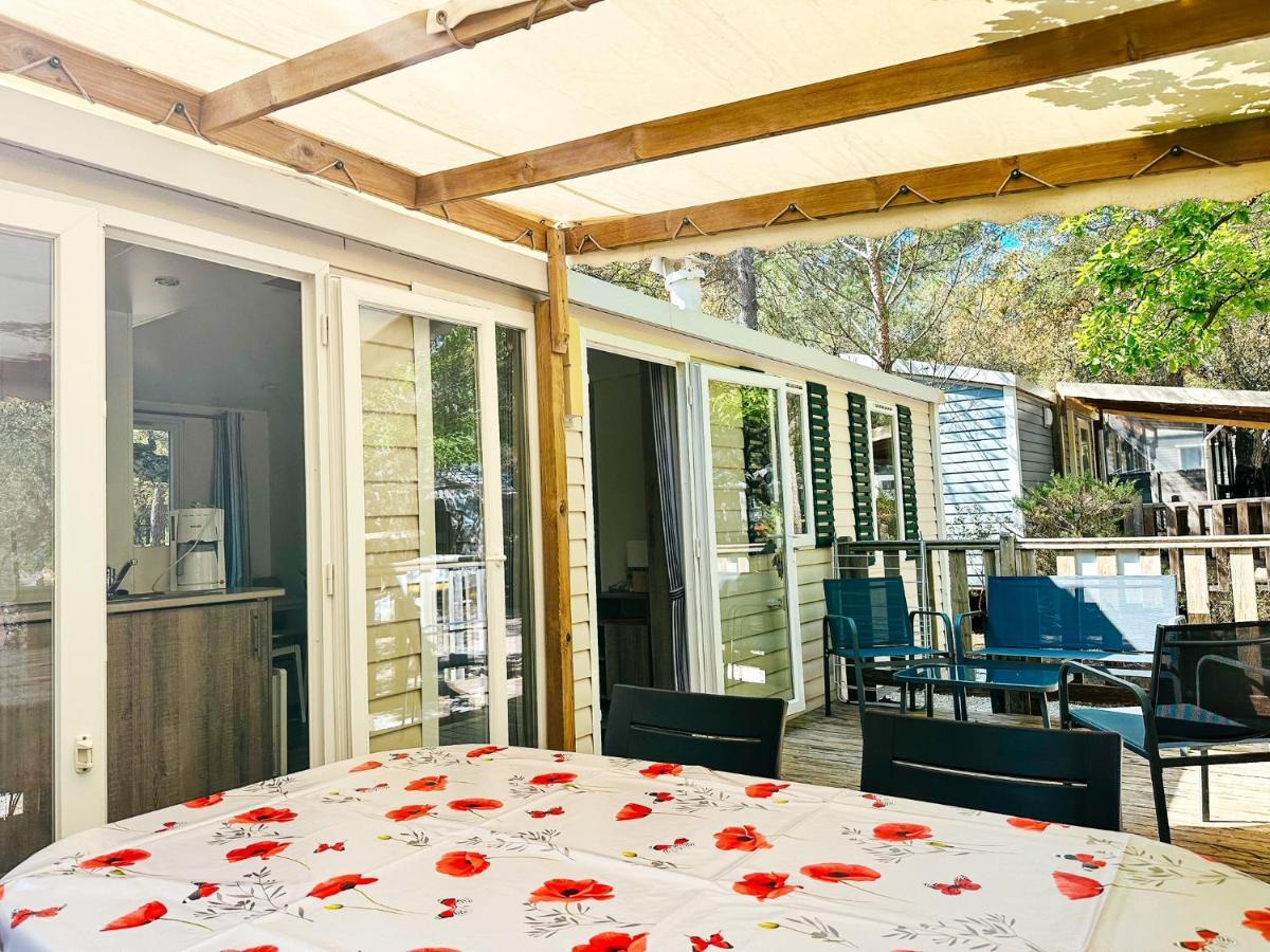 3 Bedroom Chalets Camping Lei Suves - Joycasa Roquebrune-sur-Argens Eksteriør bilde