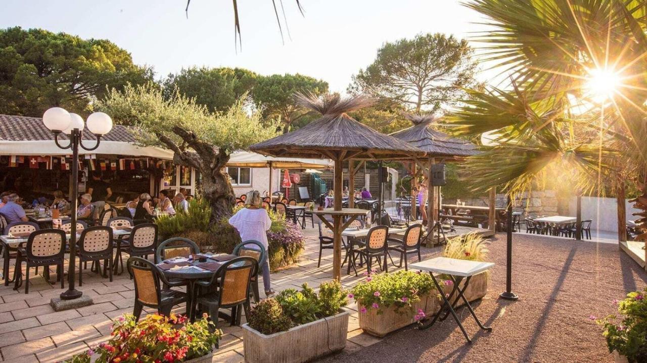 3 Bedroom Chalets Camping Lei Suves - Joycasa Roquebrune-sur-Argens Eksteriør bilde