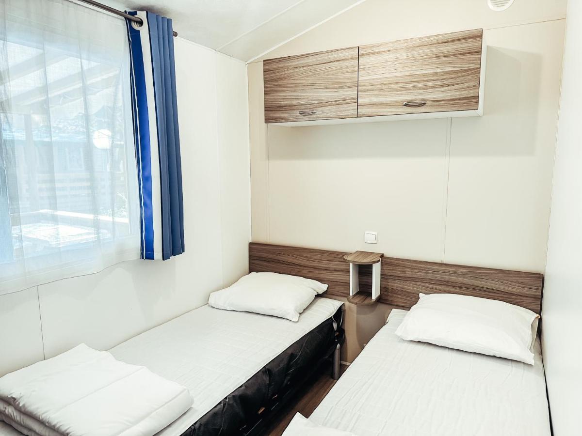 3 Bedroom Chalets Camping Lei Suves - Joycasa Roquebrune-sur-Argens Eksteriør bilde