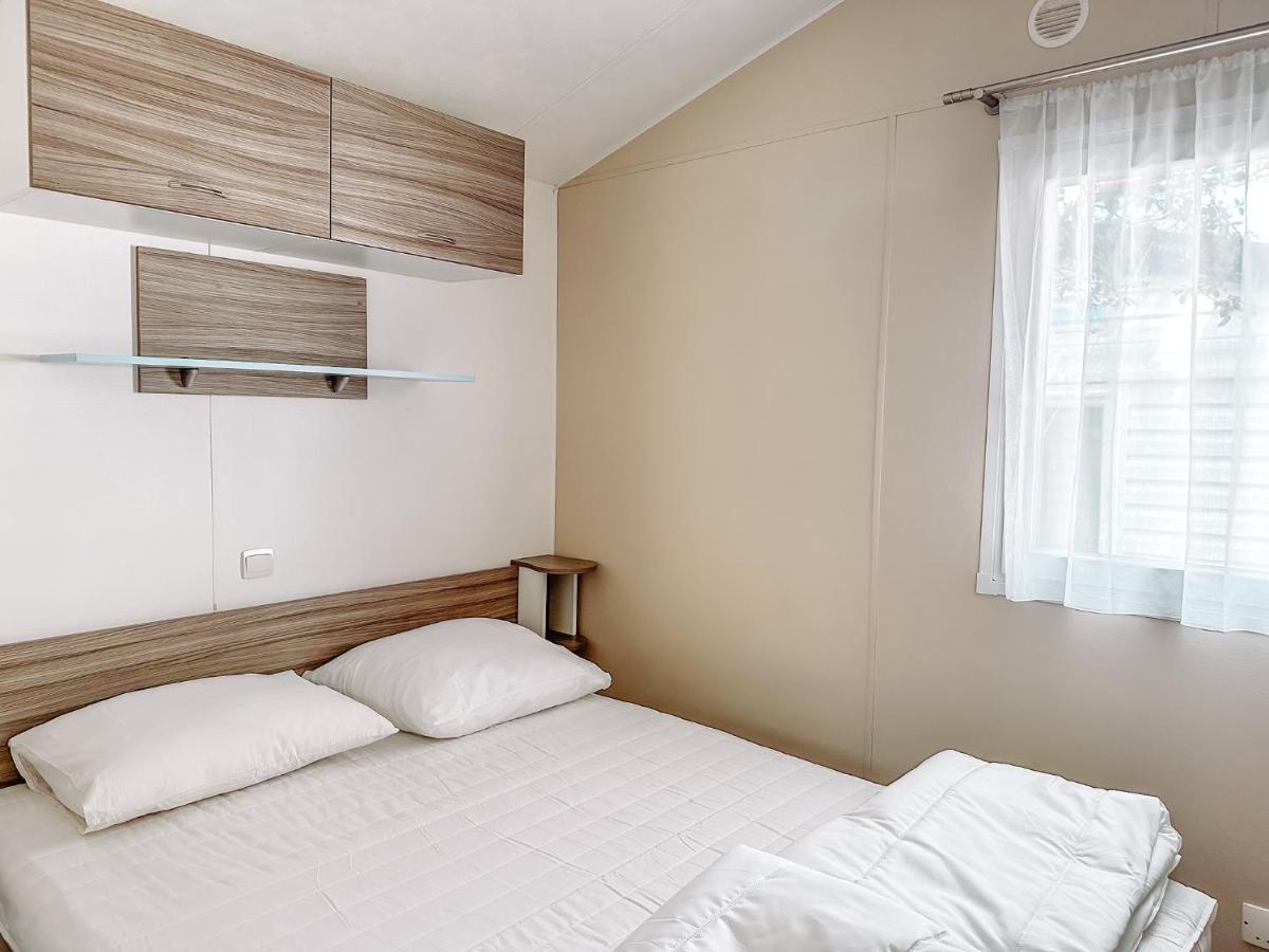 3 Bedroom Chalets Camping Lei Suves - Joycasa Roquebrune-sur-Argens Eksteriør bilde